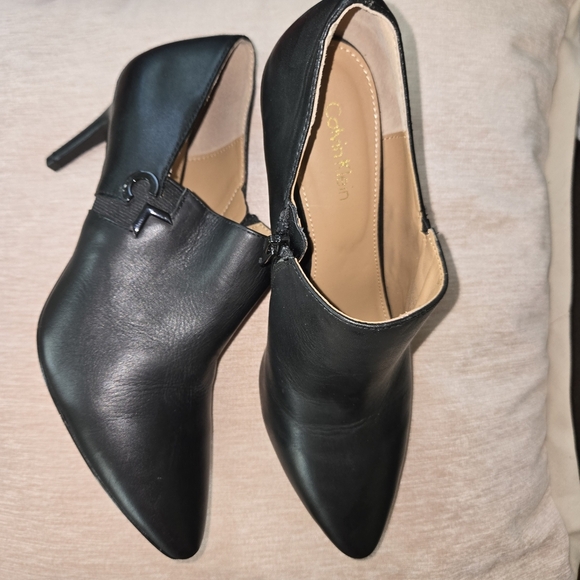 Calvin Klein Black Heeled Shoes Elegant Design - Picture 3 of 6